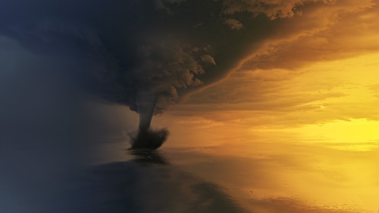 LIVE SEVERE WEATHER COVERAGE: Strong tornadoes possible, Giant Hail and ...