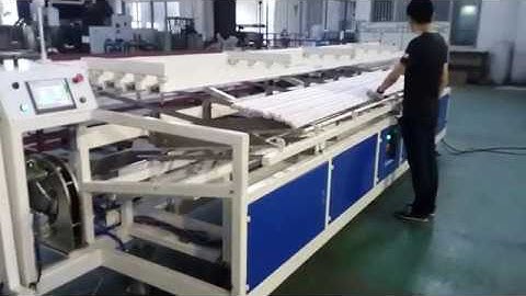 automatic online pipe bundling and bagging machine  Envase automático de tubería