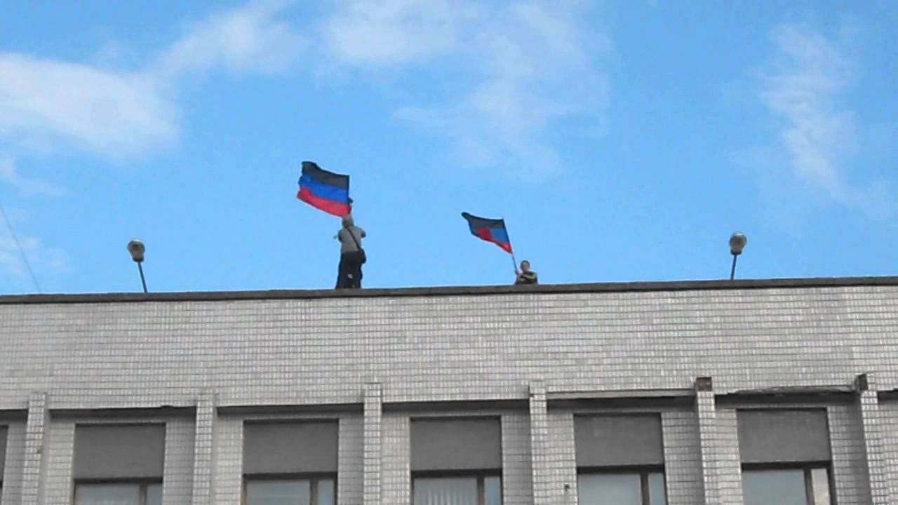 Фото Флага Днр На Окне Дома Своего