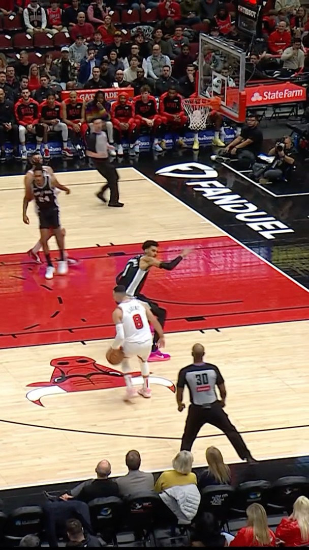 LaVine with the nice stepback ?