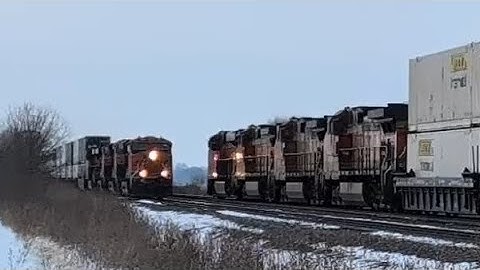 Intermodal Trains Meet at Full Speed!! 