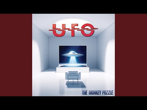 Putar Black And Blue - UFO