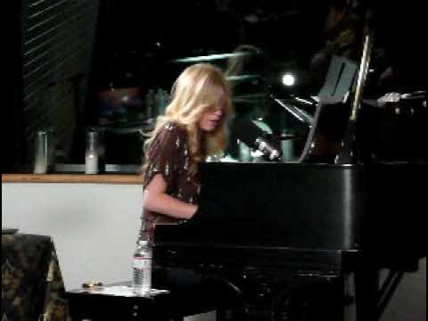 Brooke White Use Somebody Brooke White Use Somebody