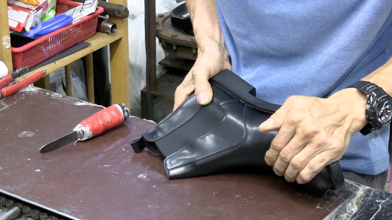 Chelsea Boots Making Process - Craftsman of 50 Year Old Shoe Factory in Korea