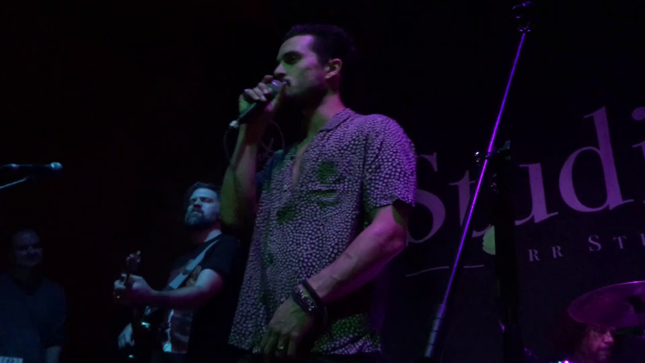 Michael Malarkey - Uncomfortably Numb