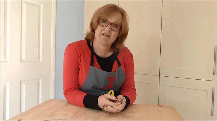 Flower arranging with Julie Davies flower workshops