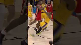 Zion absolutely DEMOLISHES LeBron & trucks him down hard on this offensive foul 😫