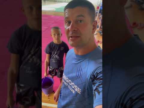 Теперь в спортзале чистота😅 #детиприколы #чистотаипорядок #спортзал #shorts