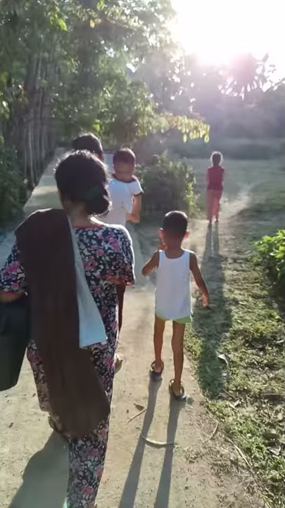 PAKSA ANAK BELAJAR MANDI DI KALI !!!