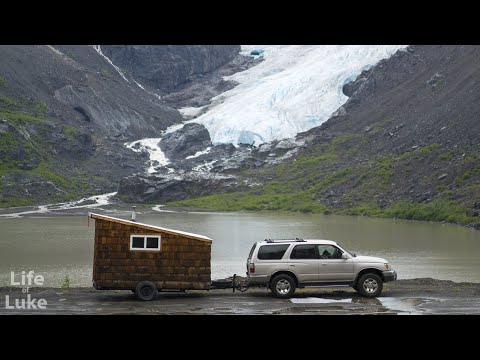 a-tiny-tiny-house-on-wheels--f