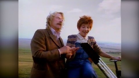 Kate Bush - Cloudbusting HD LPR remastering (The Whole Story 2015)