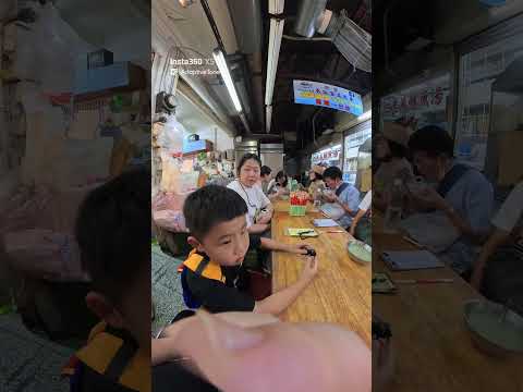 20251012 台南水仙宮米糕，好悶熱的用餐環境。