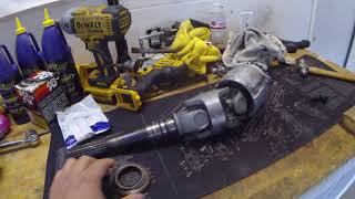 Download Lagu Volvo Penta Driveshaft Seal (part 1of 3) MP3