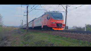 Электропоезд ЭП3Д-0086 экспрессным сообщением Владивосток-Ружино вечером на Транссибе.