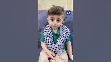 طفل يقرأ القران الكريم