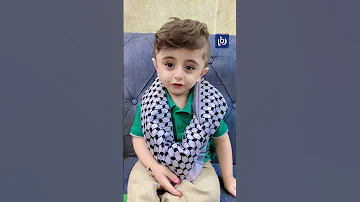 طفل يقرأ القران الكريم 