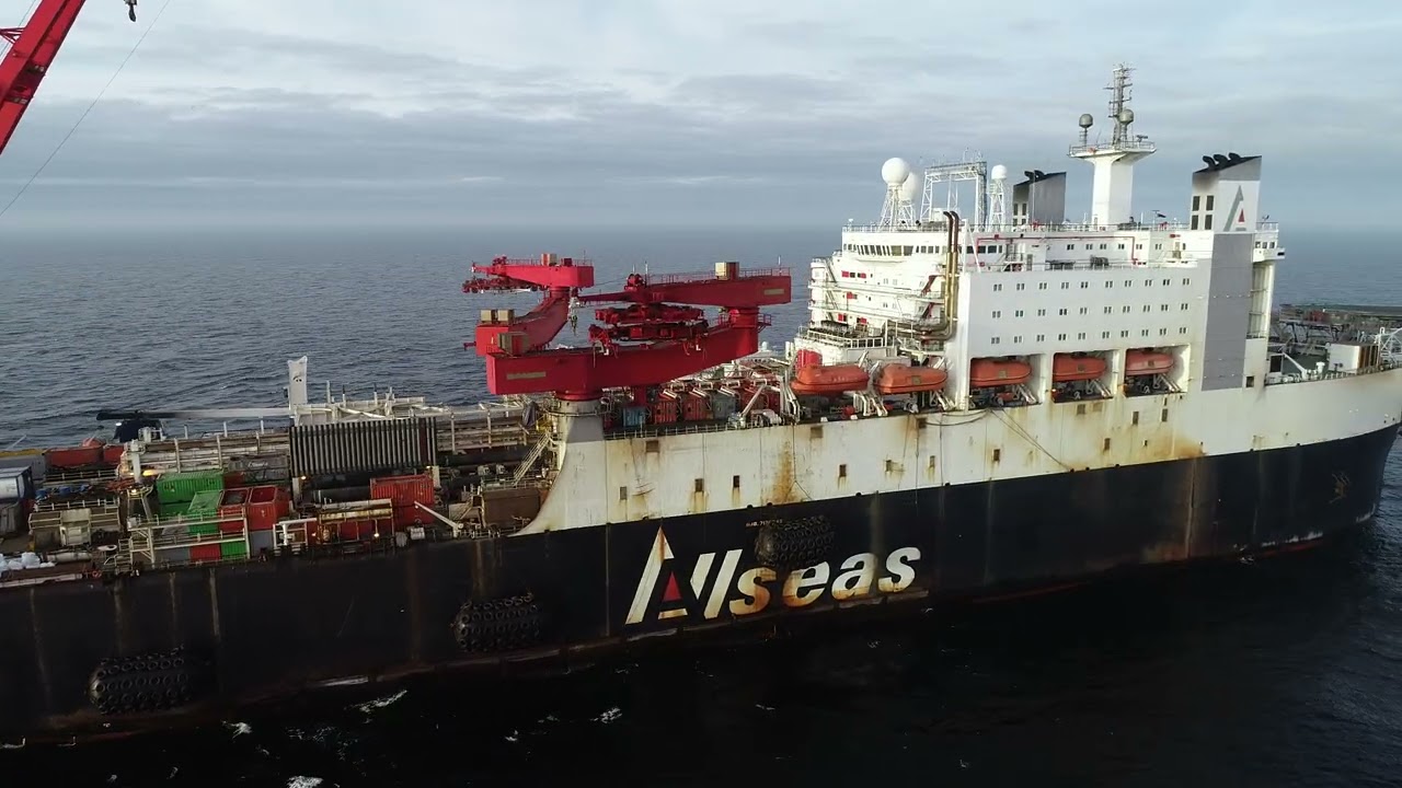 Solitaire laying pipe