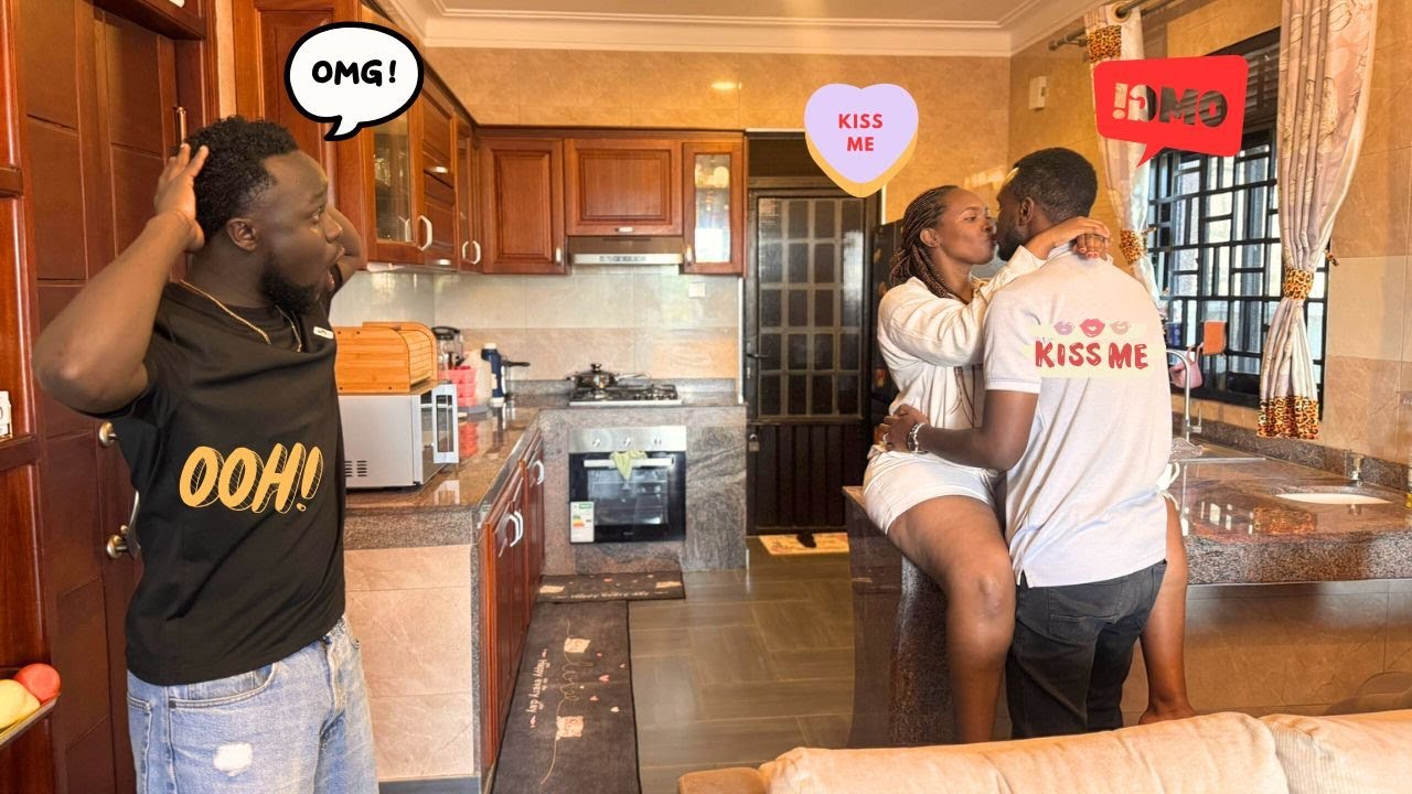 I asked my wife to do it infront of @therealgasanaa Arumiwe yicuza impamvu yadusuye Prank