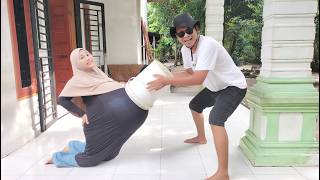 Gawat ‼️😭🤰 mama Di Bekap ember Putih Pingsan Kontraksi Melahirkan Sendiri