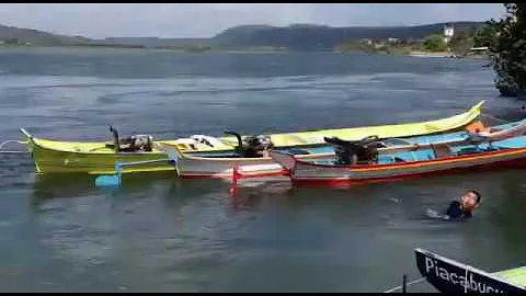 Barco de madeira com motor de carro 2.0  mais velo...