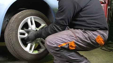 How to change a car tyre | 60-second Mechanic