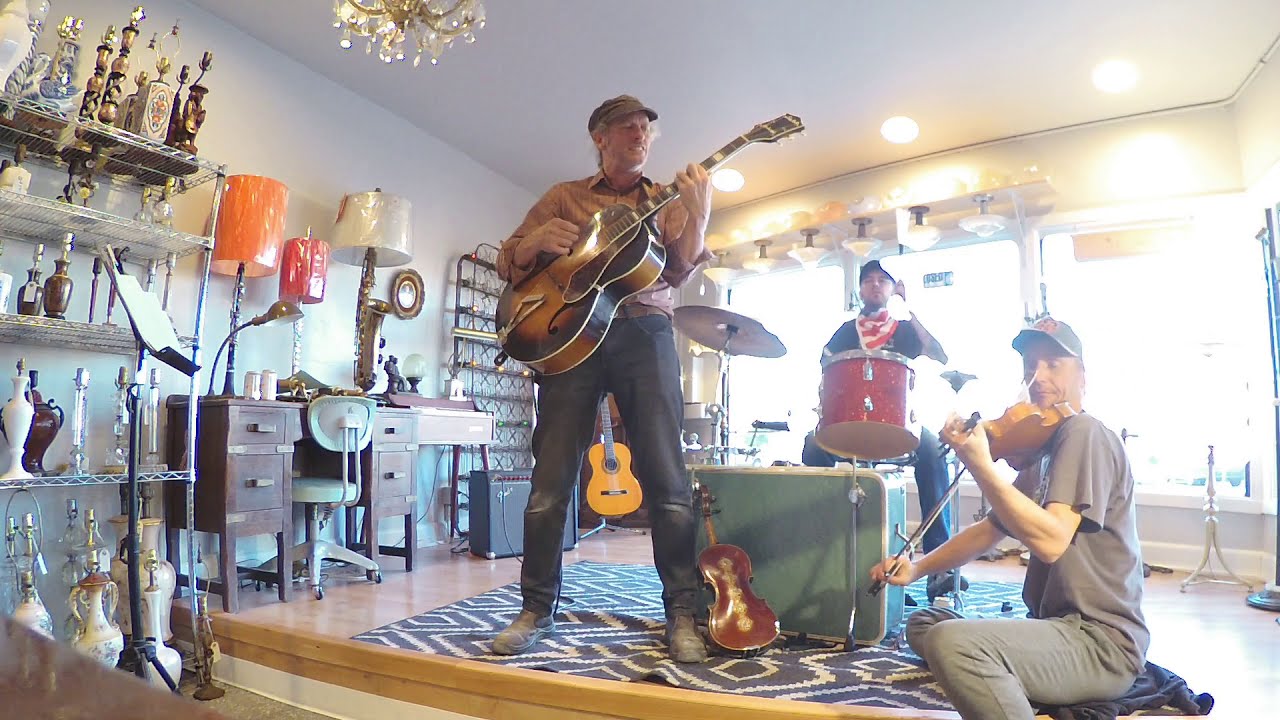 In The Drink performing the song "Gorgeous So Striking" live @lightenupseattle (2020)