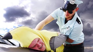 HOW NOT TO BEHAVE IN FRONT OF THE POLICEMAN