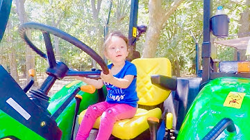 Nastya on the farm feeds animals | Old Mcdonalds song - ناستيا في المزرعة تطعم الحيوانات