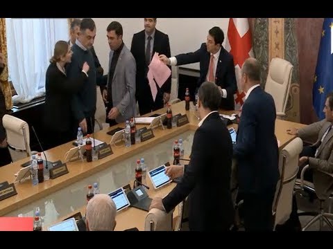 თითს ნუ მიქნევ, თითი დაუქნიე შენს ბიძინა ივანიშვილს   - თალაკვაძემ ბოკუჩავა დარბაზიდან გააგდო