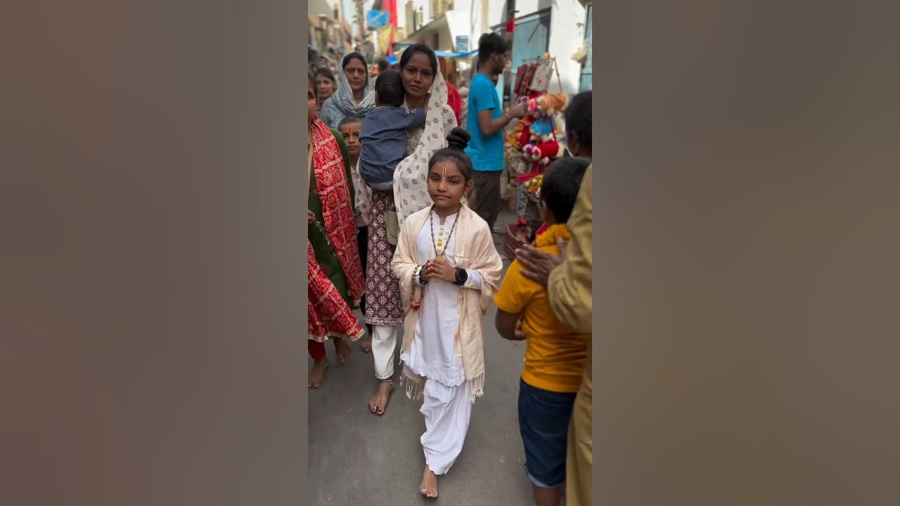Vrindavan Pyaro #vrindavan #vishnupriyaaviji #vishnupriya #bhajan #krishnabhajan Vrindavan Pyaro #vrindavan #vishnupriyaaviji #vishnupriya #bhajan #krishnabhajan