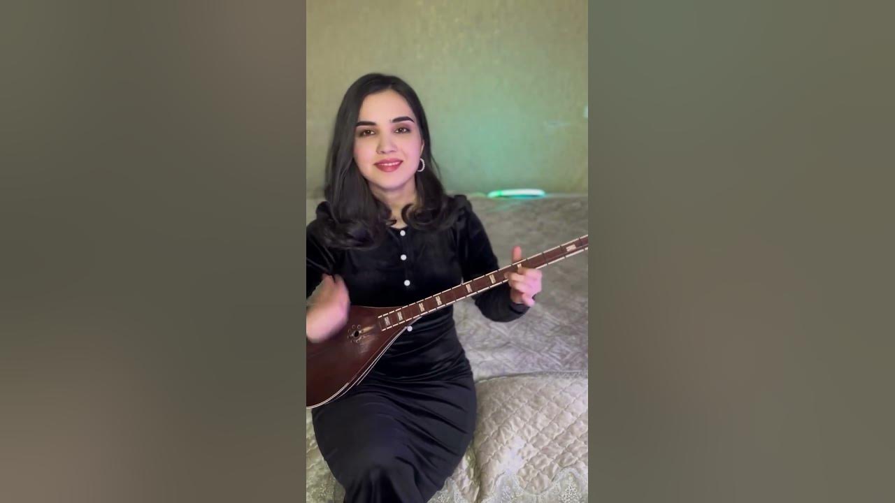 Özbek kızı, Er Turan'ın "Türk Kanı" parçasını Dombra sazı ilen böyle çaldı.
