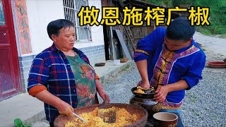 恩施红辣椒成熟小胖和妈妈腌一大坛榨广椒酸酸辣辣真解馋