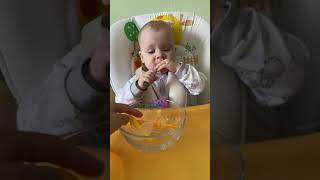 Ребёнку 8 месяцев Pigeon щетка Чистим зубки малышам - Видео от Bright Family