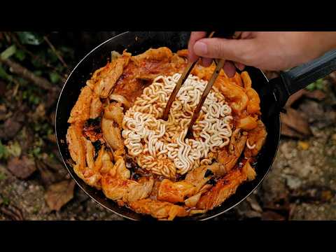 너구리에 닭갈비를 넣으면 🔥🍜 / 캠핑한끼 #너구리 #닭갈비 #라면