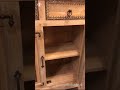 Indiase kast met koper accenten