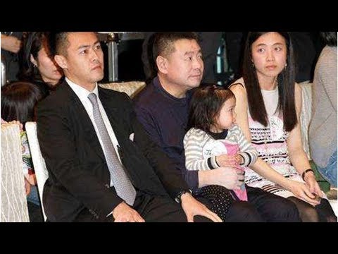 继承刘銮雄多情，40岁刘鸣炜与TVB主播相恋
