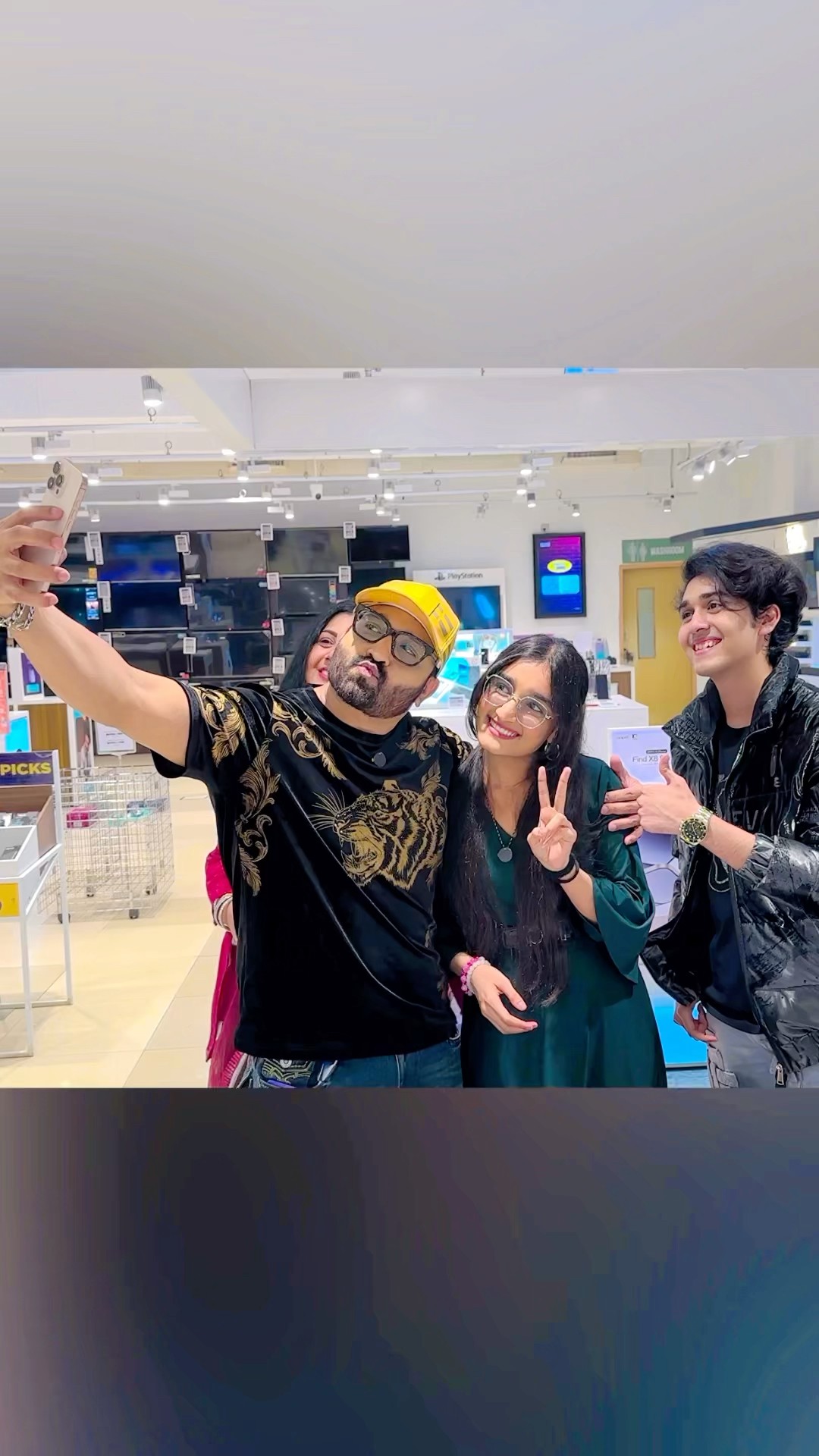 iPhone 16 pro max unboxing ?#zidaanshahidaly #family #shorts
