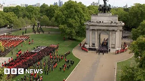 Queen Elizabeth IIs coffin leaves London for Winds...