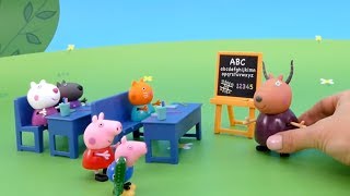 История с игрушками Свинка в Школе Урок - Динозавр Тирекс. Развивающее видео