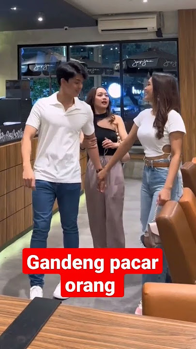 Prank gandeng cowok orang, ganteng banget guys #short #viral #shorts #youtubeshorts  #prank #baper