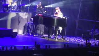 Video thumbnail of "Vanesa Martín - Madrid (06/12/2017) - Durmiendo Sola/Yo Me Pido Vida/Hey"