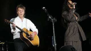 Paul McCartney & Rihanna live at Desert Trip 10/15/16