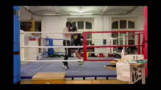 Sparring with a boxing master from Berlin (2021). Technical and controlled work.Round 2
