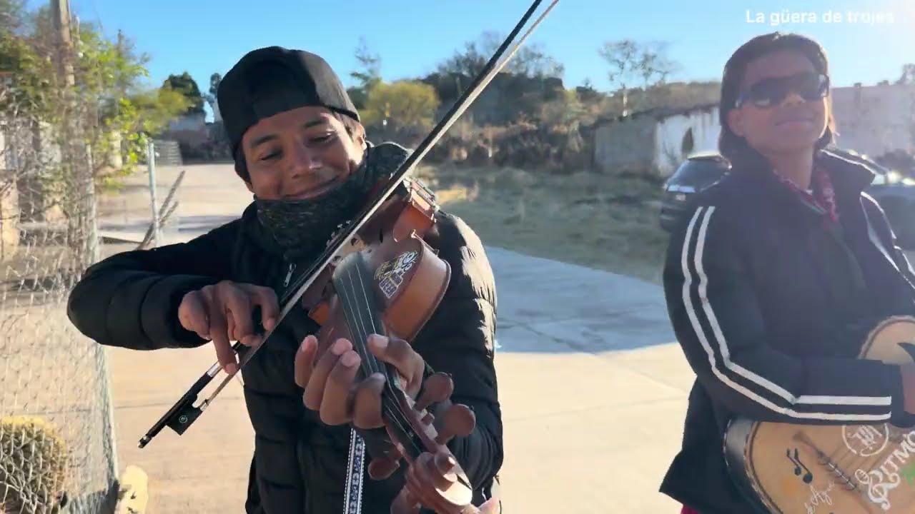 Mañanitas a doña Graciela con ritmo huichol 