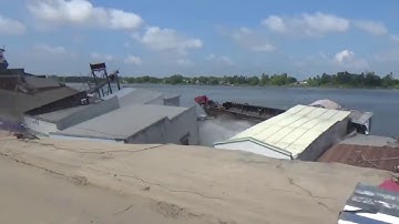 Cận cảnh sạt lở nhà dân ở miền Tây - bờ sông Vàm Nao, đoạn qua Chợ Mới - An Giang