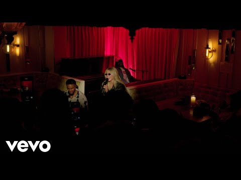 Reneé Rapp - At Least I’m Hot (Live)