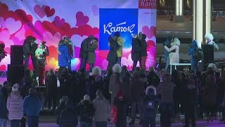 Kissing competitions and pink dogs mark Valentine's day in Russia