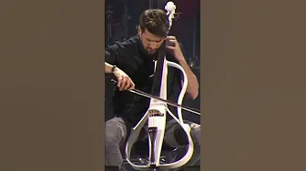 2CELLOS Shock the Crowd with Thunderstruck Drop 2CELLOS Shock the Crowd with Thunderstruck Drop