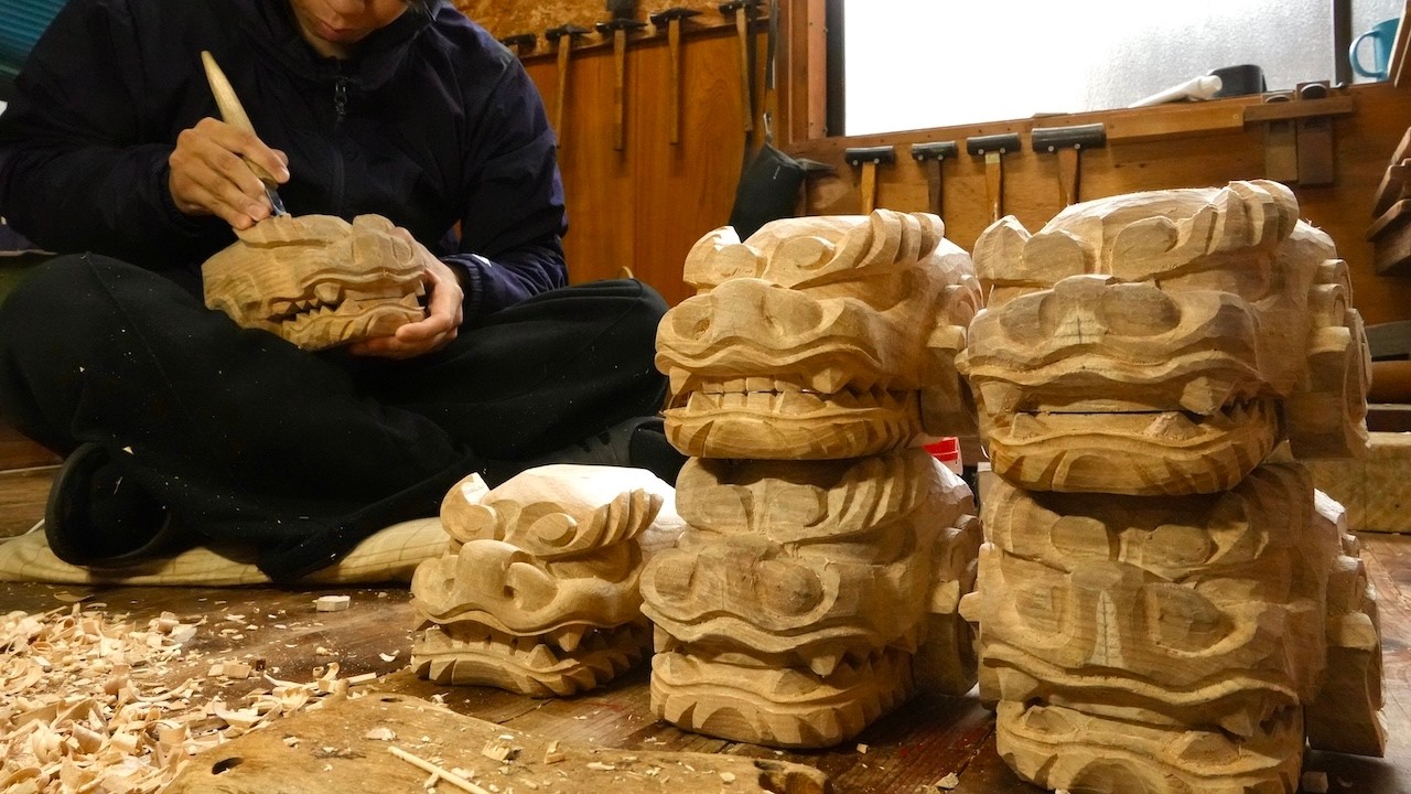 Резьба по дереву — от деревянных блоков до 5 голов льва для танца льва