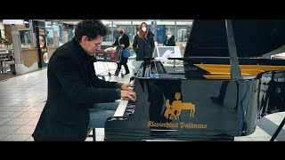 "CRAZY" (Gnarls Barkley) – Piano Cover by Thomas Krüger in Shoppig Mall